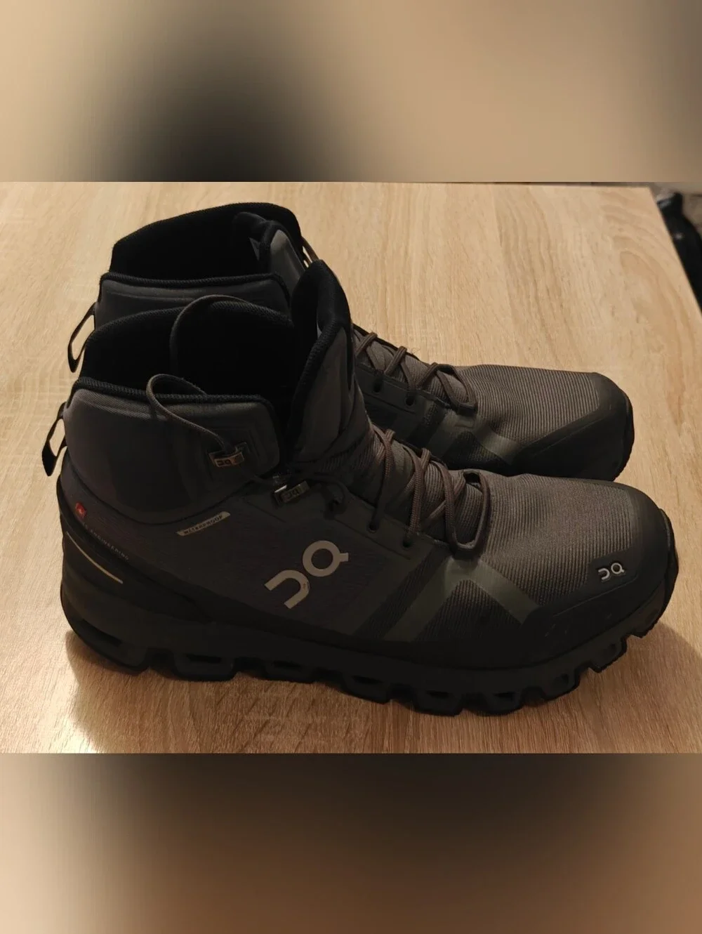 ON Cloudrock Waterproof Hiking Boots Men’s Size 10 Rock Eclipse 23-99246 Trail